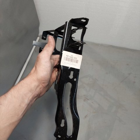 Soporte de fijación del faro delantero derecho FPS FP1422202 precio, desde 34,64 EUR