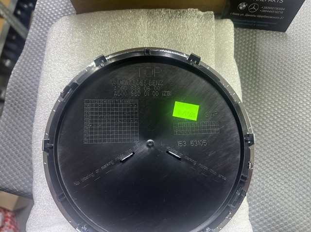 Soporte del emblema de la parrilla del radiador Mercedes A0008800100