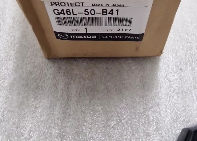 Comprar G46L50B41 Mazda Embellecedor derecho de la parrilla del radiador