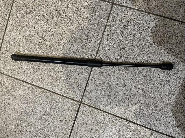 4L082335901S VAG Muelle de capó 