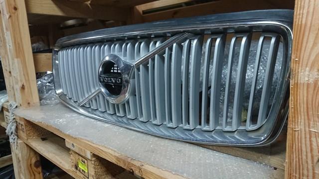 Rejilla delantera Volvo 32228108 precio, desde 214,92 EUR