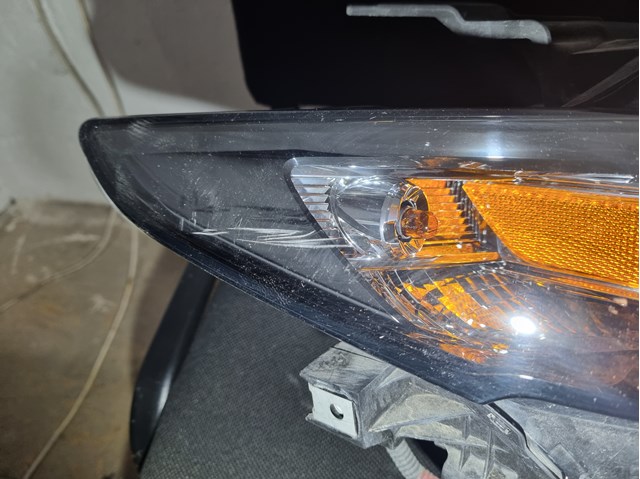 BCJH51030K Mazda Luz derecha