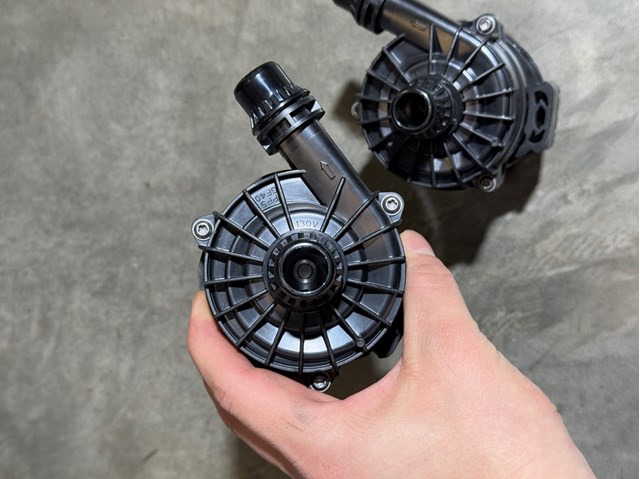 Bomba de agua eléctrica auxiliar Mercedes A9075003200 precio, desde 442,84 EUR