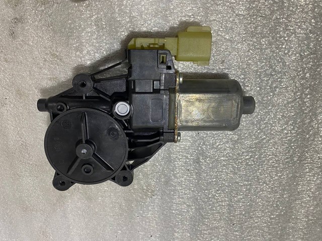 Motor del elevalunas de la puerta delantera 130822782 Maserati