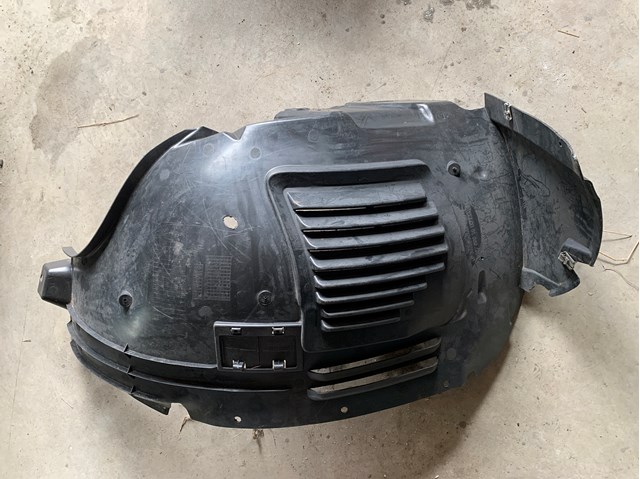 Guardalodos interior delantero derecho 1676901608 Mercedes