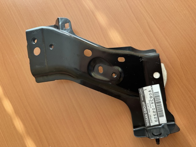 625204CB0A Nissan/Infiniti Soporte de parachoques delantero