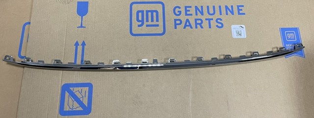 Moldura de parachoques trasero General Motors 94544842 precio, desde 109,51 USD
