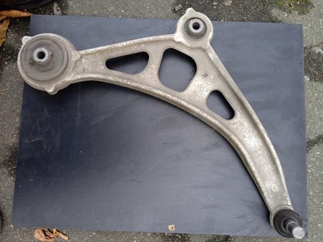 545005AA0B Nissan/Infiniti Brazo inferior derecho de la suspensión delantera
