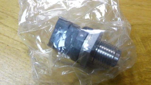 Comprar 55564170 General Motors Regulador de presión de combustible