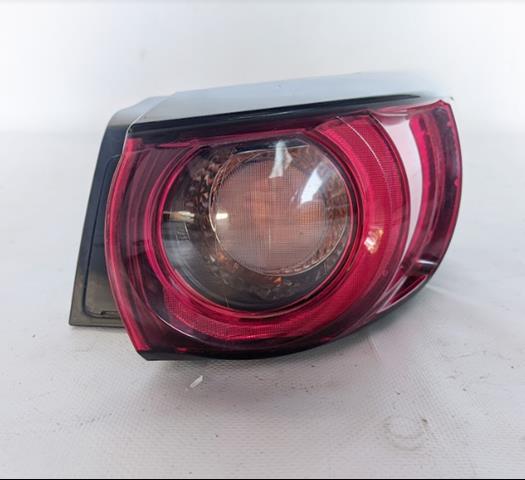 KB8M51150F Mazda Piloto trasero exterior derecho