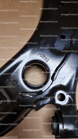DFR534350B Mazda Brazo inferior izquierdo de la suspensión delantera