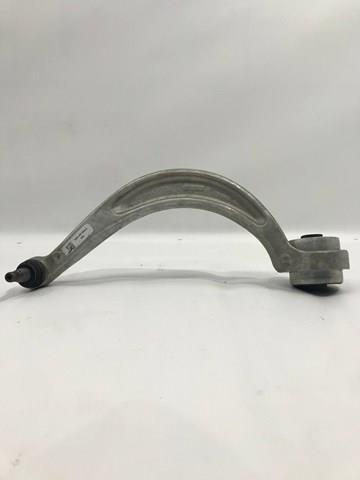 Brazo inferior derecho de la suspensión delantera 8W0407696A VAG