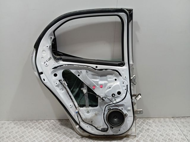 67004K0060 Toyota Puerta trasera izquierda
