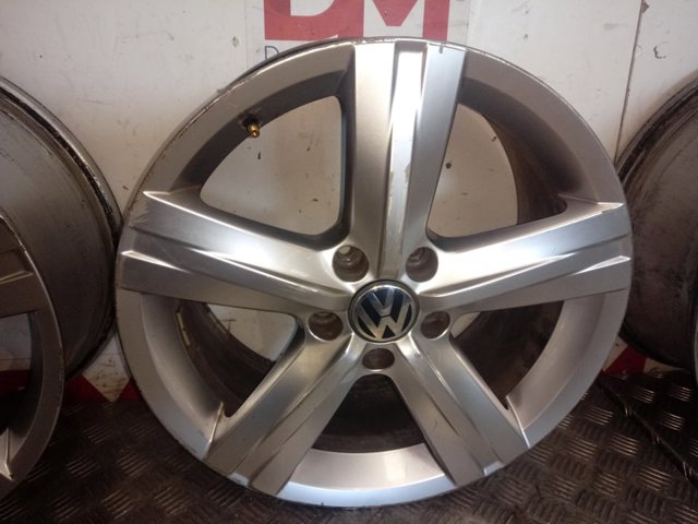 Llantas 3AA601025AC VAG