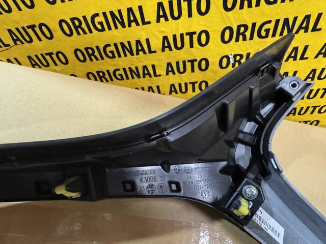 Moldura izquierda de la parrilla del radiador BCKN50770C Mazda