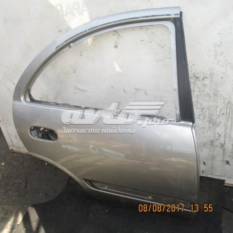 8210095F0C Nissan puerta trasera derecha