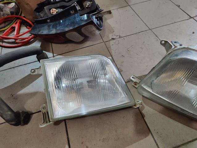 Faro derecho TOYOTA 8111060820