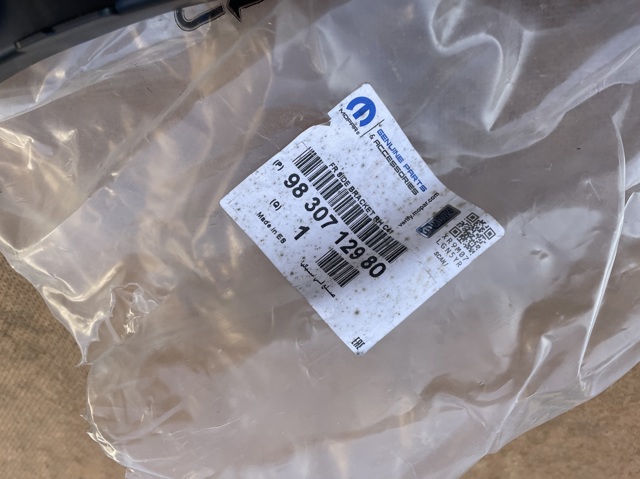 9830712980 Peugeot/Citroen Guía derecha del parachoques delantero