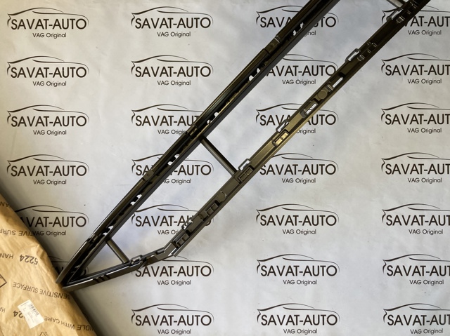Comprar 4KE807647A9B9 VAG Rejilla central del parachoques delantero
