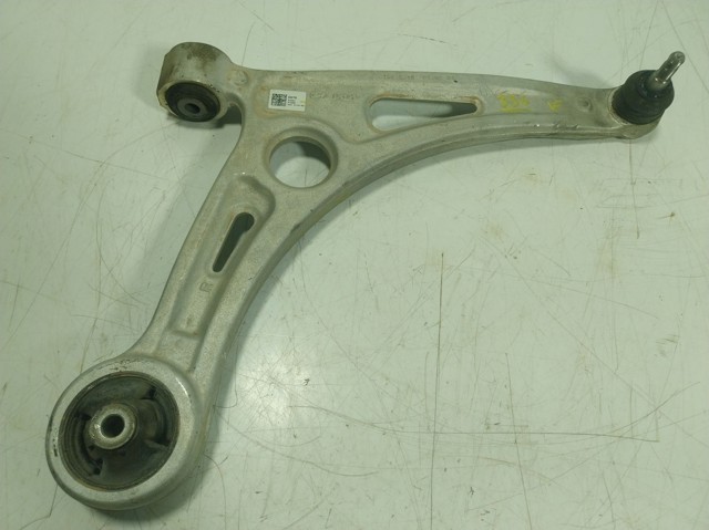 Brazo inferior derecho de la suspensión delantera 54501AT000 Hyundai/Kia