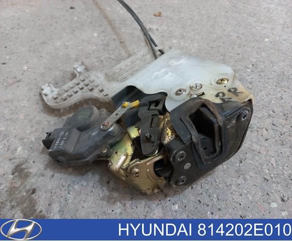 814202E010 Hyundai/Kia cerradura de puerta trasera derecha