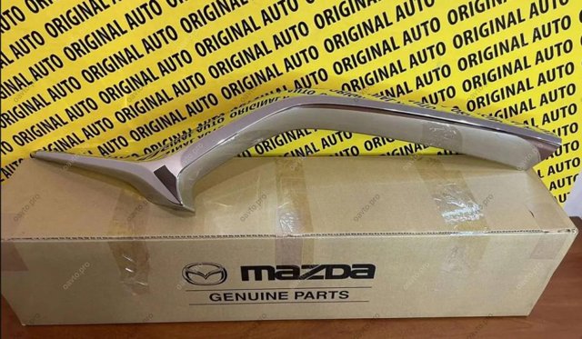 Moldura izquierda de la parrilla del radiador KB8A507K1B Mazda