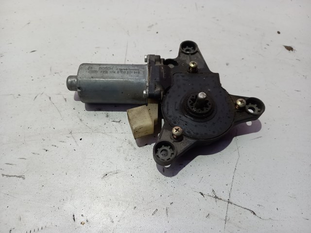 Motor del elevalunas de la puerta delantera derecha Mercedes 0130821940