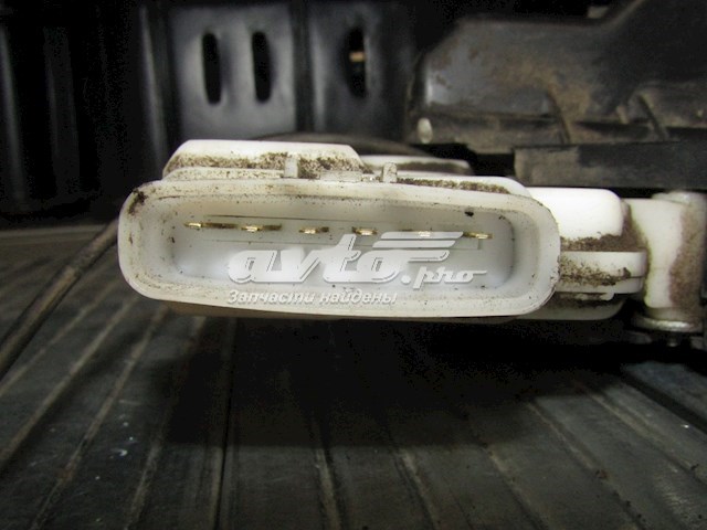 813204H020 Hyundai/Kia cerradura de puerta delantera derecha