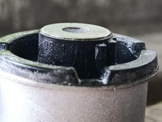 Silentblock de suspensión delantero superior Mercedes A2053330314