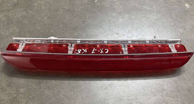 Lampara de luz de freno adicional  Mazda D46151580 precio, desde 58,08 EUR