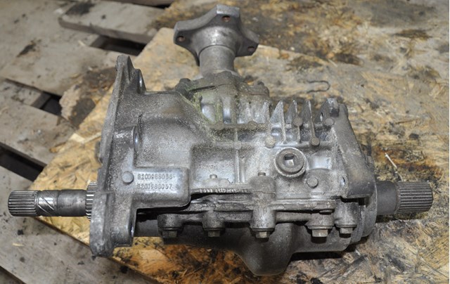 Comprar 8200988056 Renault (RVI) Caja de transferencia
