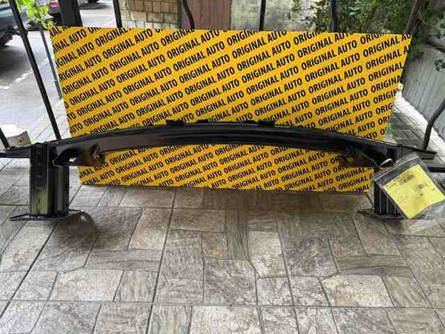 DGH950070 Mazda Refuerzo parachoque delantero