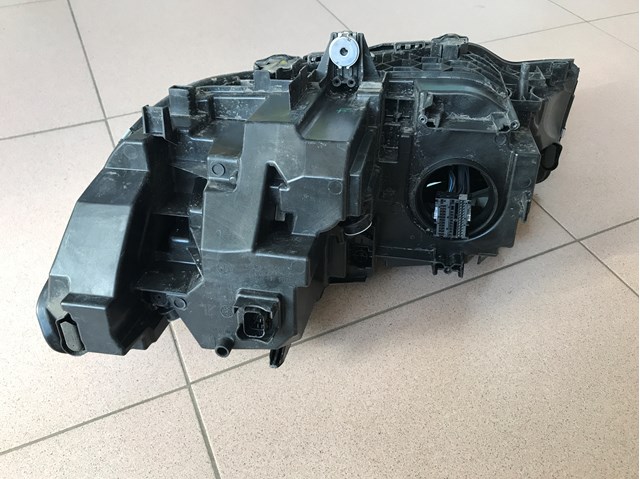 63118496150 BMW Luz derecha