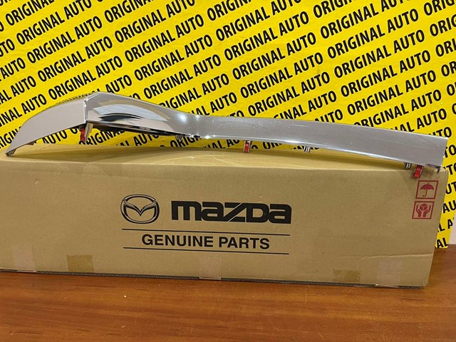 Moldura izquierda de la parrilla del radiador KSD4507K0 Mazda
