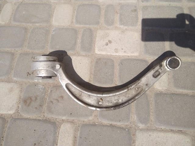Brazo inferior izquierdo de la suspensión delantera VAG 8W0407695A precio, desde 96,07 EUR