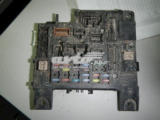 Caja de fusibles trasera interior 8637A465 Mitsubishi
