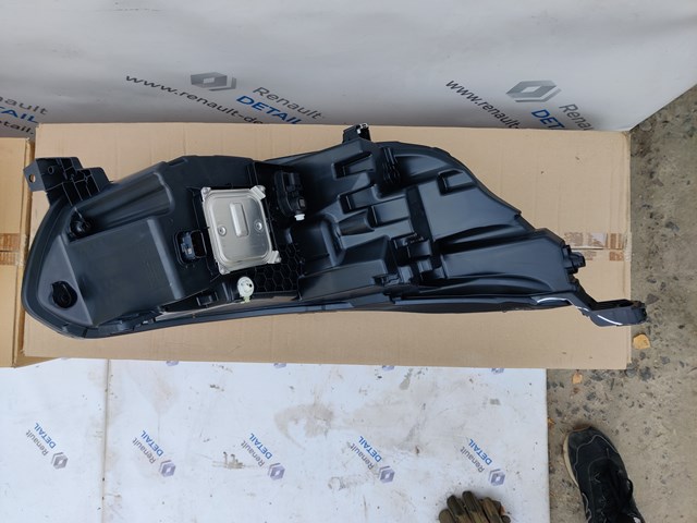 Faro derecho 260102899R Renault (RVI)