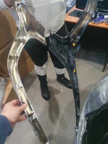 Comprar BELG50051R Mazda Moldura derecha de la parrilla del radiador