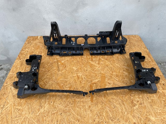 7294391 BMW Soporte central del parachoques trasero