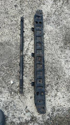 Travesaño inferior del radiador LR024295 Land Rover