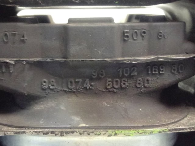 Soporte del soporte izquierdo del motor 9810216980 Peugeot/Citroen