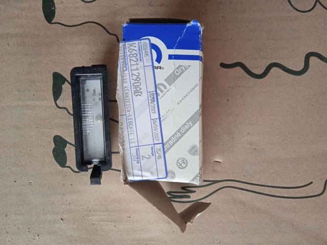 Luz de matrícula trasera K68211290AB FIAT