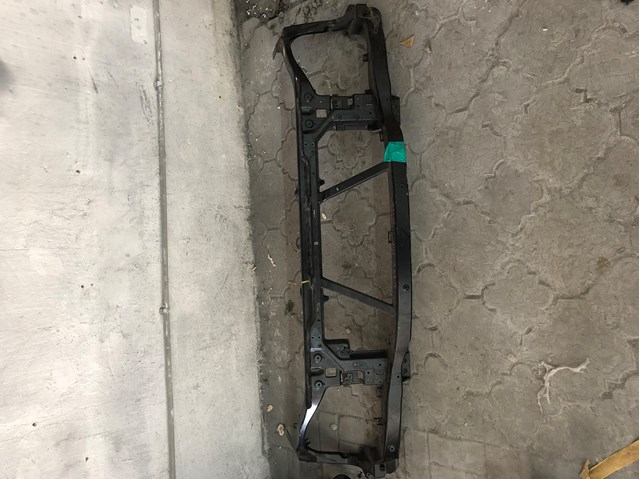 Panel de soporte del radiador y montaje de faros Land Rover LR099687 precio, desde  EUR