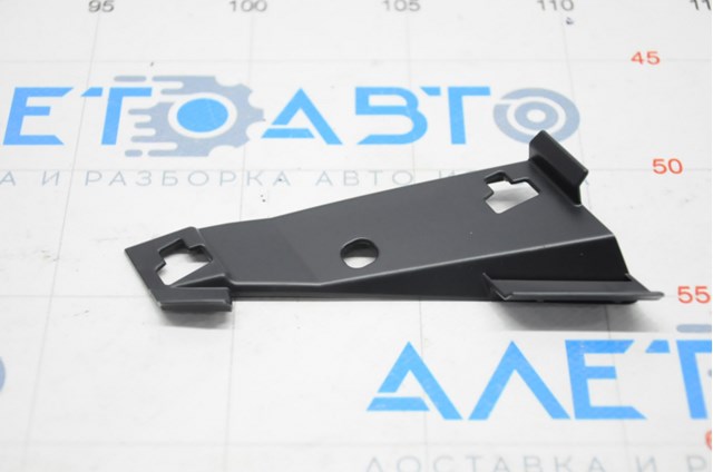Embellecedor derecho de la parrilla del radiador KB8A50101A Mazda