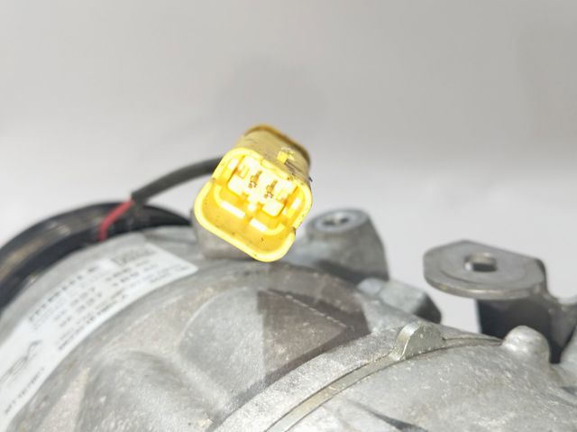Compresor de aire acondicionado 9833718880 Peugeot/Citroen