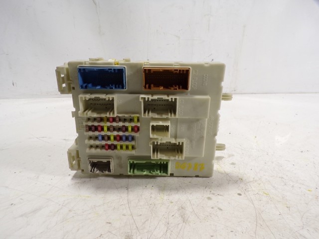 Comprar 2443670 Ford Caja de fusibles