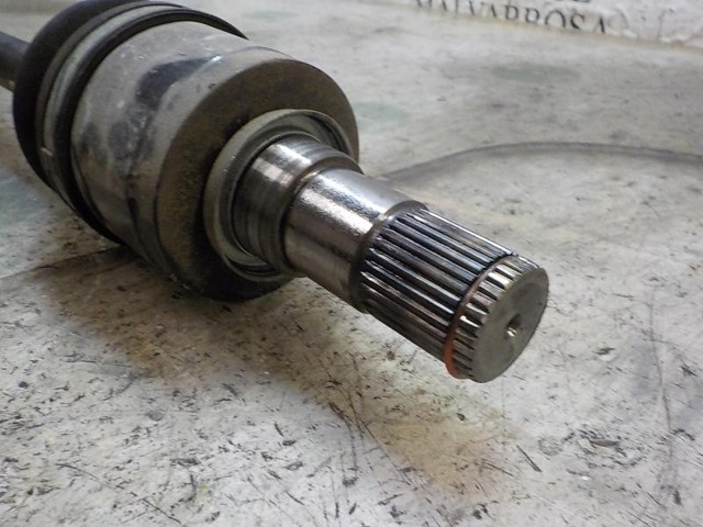 Semieje delantero izquierdo GDB12560XA Mazda