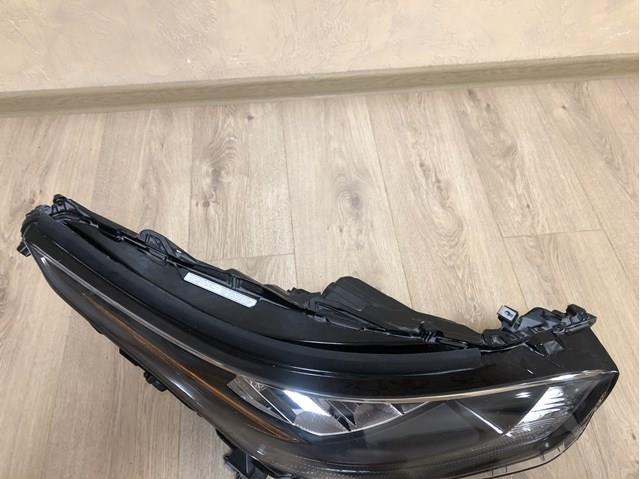 Faro derecho 811100E460 Toyota