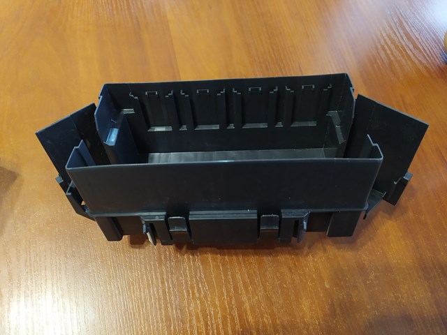 Comprar 243826RA1A Nissan/Infiniti Tapa de la caja de fusibles