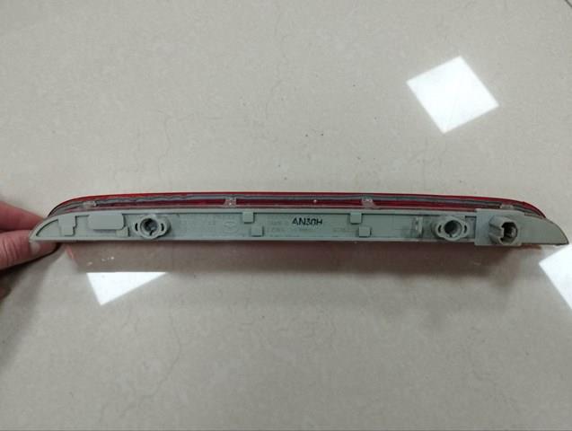 Comprar D46151580 Mazda Luz de freno trasera adicional 